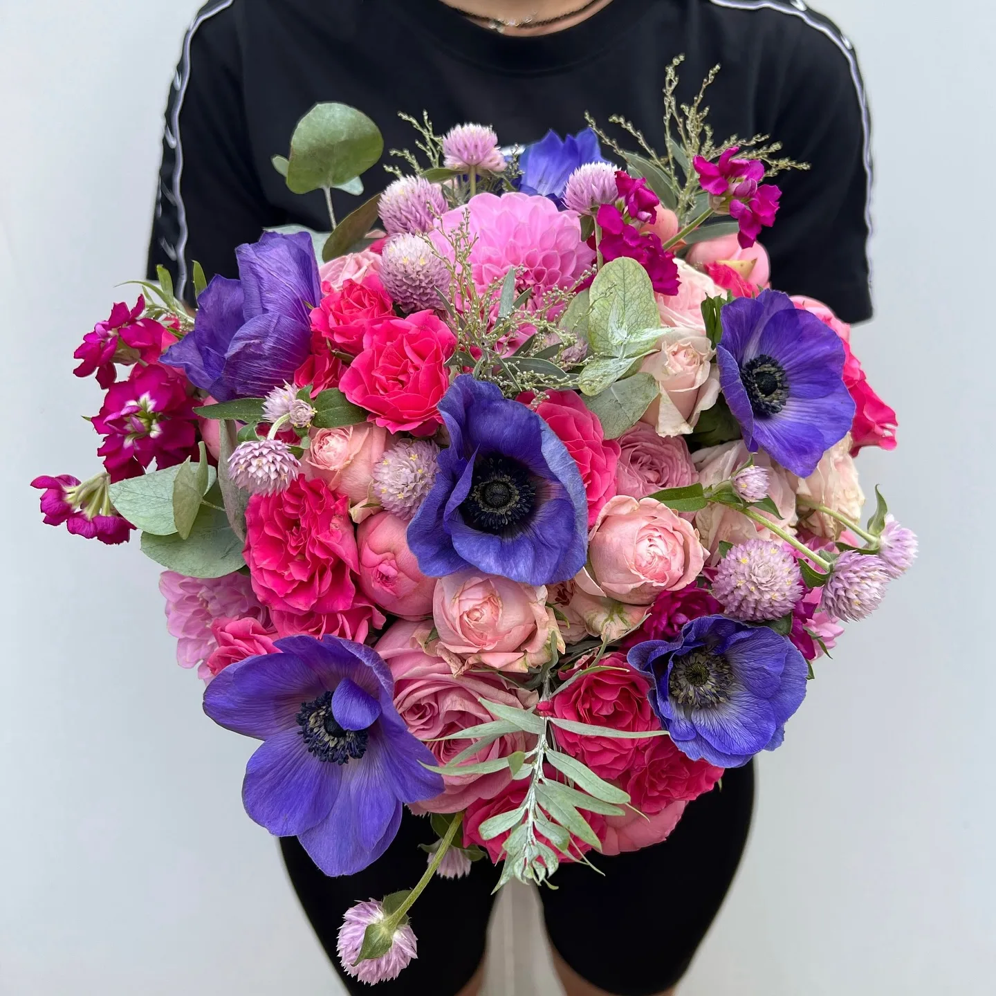 Buchet amplu cu anemone mov